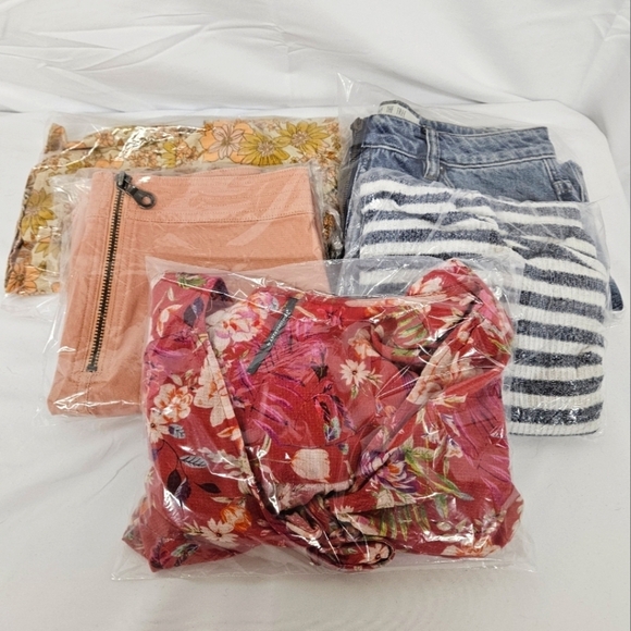 Five Piece Mystery Bundle Boho Box Deal in Women's Size XXS-XS - Picture 2 of 3